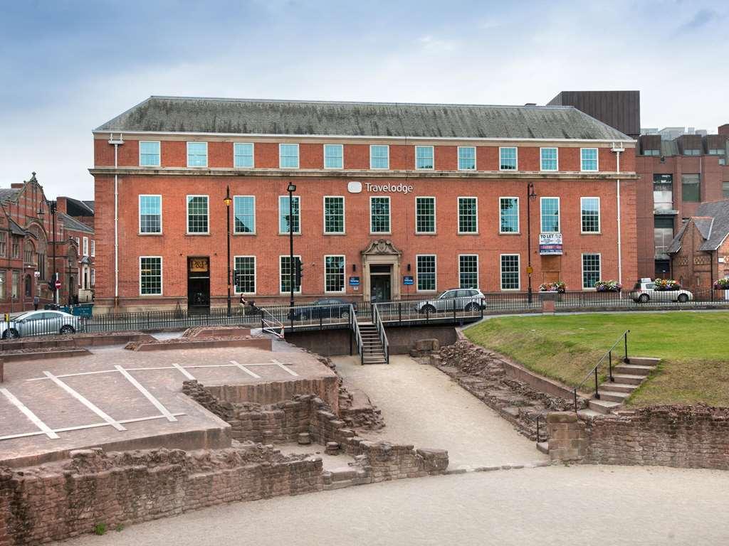 Travelodge Chester Central Экстерьер фото