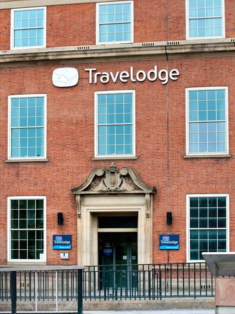 Travelodge Chester Central Экстерьер фото