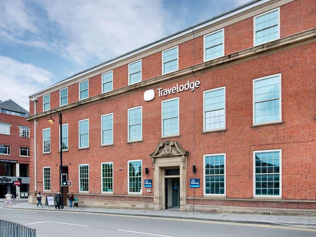Travelodge Chester Central Экстерьер фото