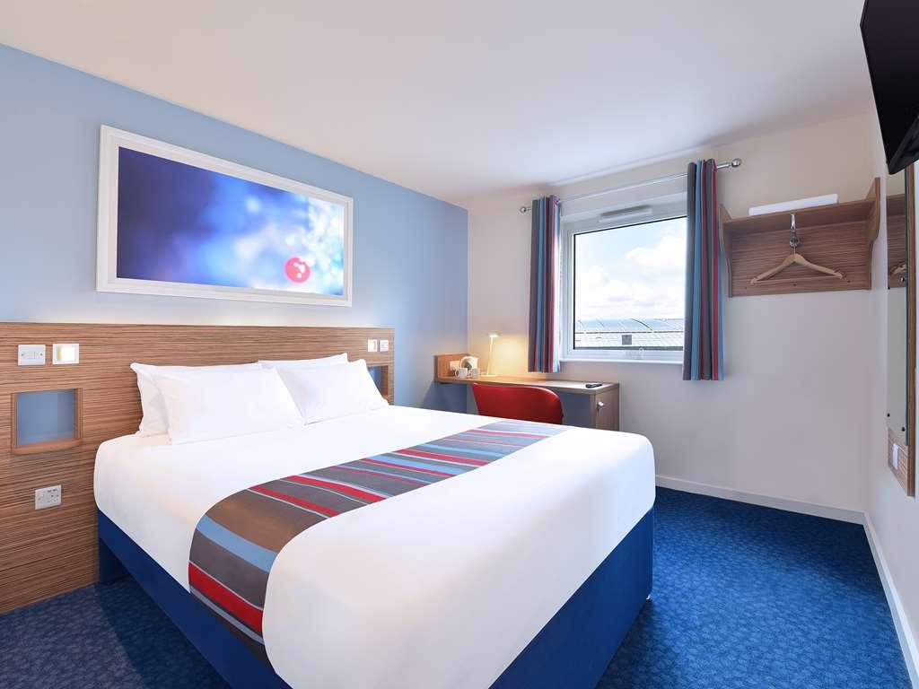 Travelodge Chester Central Номер фото