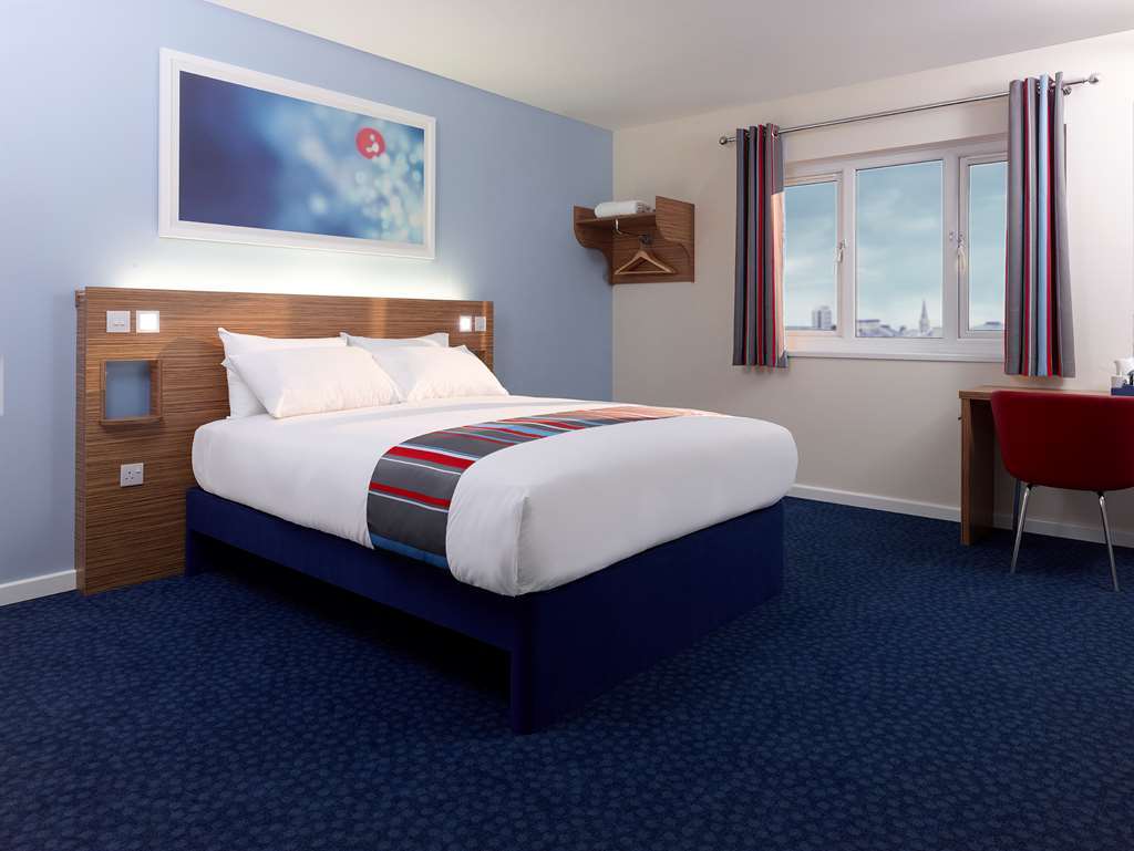 Travelodge Chester Central Номер фото